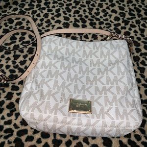 MICHAEL KORS CROSSBODY😍😍😍
